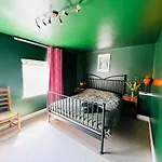 City Centre Flat, Free Parking, Period Property