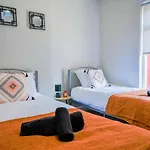 Stay With Alexandra - Free Parking - Free Wifi Superb Location