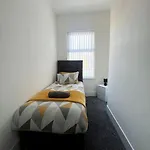 No. 51 - Modern 4 Bed