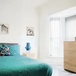 Bright 4Br Home, Perfect For Groups