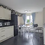 Large 4-Bedrooms & 3 Bath Townhouse, Free Parking