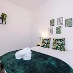 Charming Apartments - Rocky Ln Chambers Flat 3