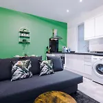 Charming Apartments - Rocky Ln Chambers Flat 3