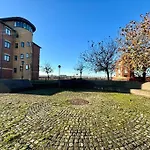 Entire Town House In Liverpool Marina