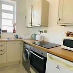 Linnet House - Relaxing - Leafy - Whole Apt- 2 Bed