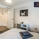 Swan House Apartment 5 - 2 Bed Apartment - Sleeps 6 - Free Parking - Liverpool - Close To City Centre - By All Elite Stays