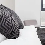 L1 Comfy Escapes - Long Stay Discounts Apply!