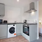 Guestready - Top Floor City View Studio