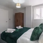 Modern 2 Bedroom Apartment In Liverpool