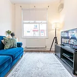 Liverpool City Centre House, Free Parking