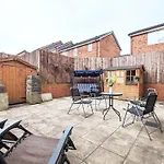 Large 4-Bedrooms & 3 Bath Townhouse, Free Parking