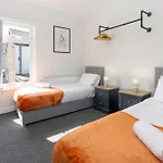 Gorst House - Air Host & Stay - Free Parking