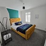 Light-Filled 3-Bedroom Apartment In Liverpool Sleep 7