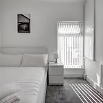 2 Bed House Sleeps 5 The Heart Of Liverpool