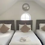 The Cavern Quarter Aparthotel By Ustay
