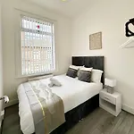 Cosy & Modern 4Bd House Near Anfield Stadium