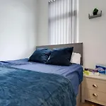 Supersized 5 Bedroom Ensuite Free Parking By Hinkley Homes
