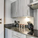 Apt 20, Elegant 2-Bed Apartment