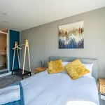 Apt 21 - Modern 2-Bedroom Gem