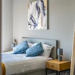 Apt 21 - Modern 2-Bedroom Gem