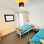 Entire 3 Bedroom House- Free Parking