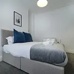 Woodcroft House - Air Host & Stay - 4 Bedrooms
