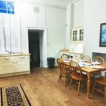 City Central Georgian House With Parking
