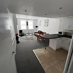 No 2 - Large 1 Bed Near Sefton Park And Lark Lane
