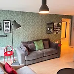 Centrally Located Apartment In Duke Street- Free Parking- Two Bathrooms