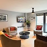 Centrally Located Apartment In Duke Street- Free Parking- Two Bathrooms