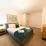 Spacious 2 Bedroom Apartment In Liverpool