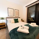 Spacious 2 Bedroom Apartment In Liverpool