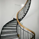 Central Liverpool Gem - Stylish 1-Bed With Sofa Bed, Sleeps 4 - Ideal For Groups & Getaways