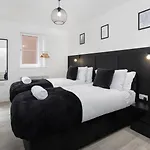 Flexible 2-Bed Near Stadiums Free Parking