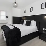 Flexible 2-Bed Near Stadiums Free Parking
