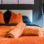Pool Table, Stunning 2 Bed Flat, Central Liverpool