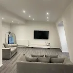 Spacious 2 Bedroom Apartment! City Centre
