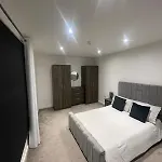 Spacious 2 Bedroom Apartment! City Centre