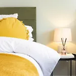 Renaissance Suite - 2Bed - Sleeps 7 - Central
