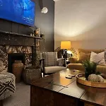 Deluxe Huge Detached House With Parking, Sleeps Up To 30 People, 2M From Liverpool City Centre