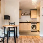 Flat 6, First Floor, Manhattan Place - Liverpool City Centre