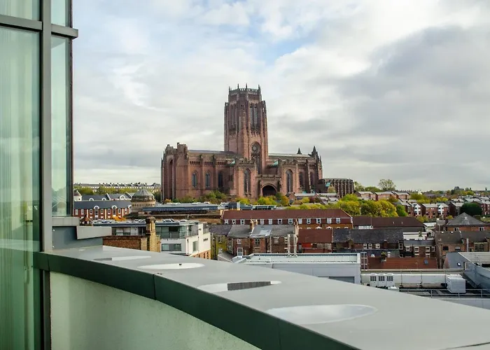 Penthouse In Liverpool City Centre - Free Parking - Balcony - By Happy Days