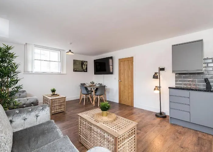 Party Apartment 3 Sleeps 10