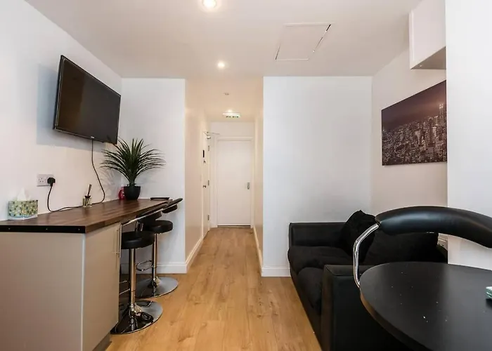 Liverpool City Centre - Fabulous 3 En-Suite Bedrooms - Sleeps 10 People