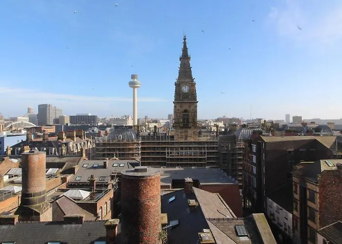 *City View* 1 Bedroom Central Apartment With Balcony