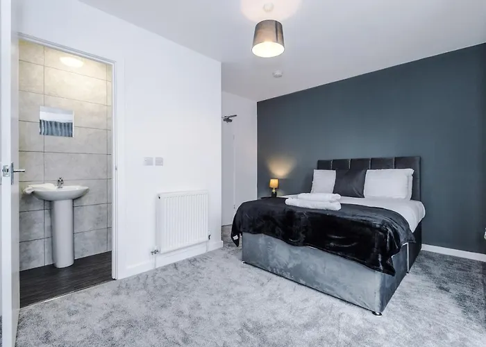 Cosy 3 Bed 3 Bath House - Central Liverpool -Self Check-In & Free Parking!