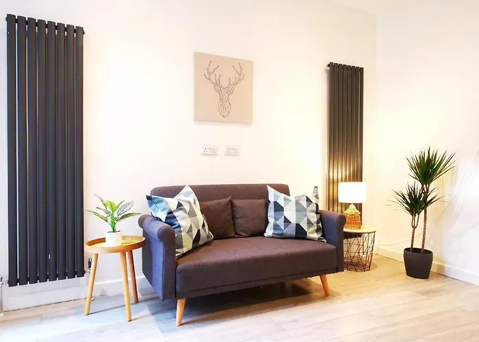 Spacious Townhouse 5 Mins To Liverpool City Centre With Free Parking