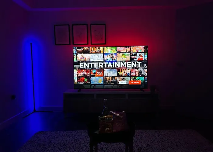 Large 65 Inch Tv Full Kitchen Long-Stay Ready
