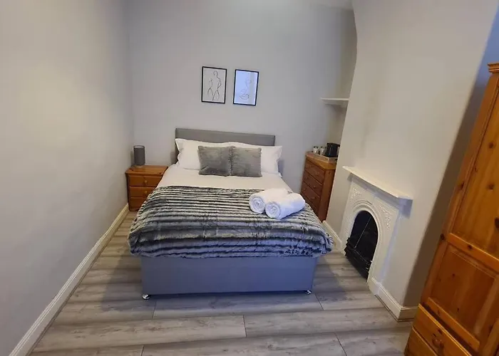 Entire House Near City Centre With Parking Permit
