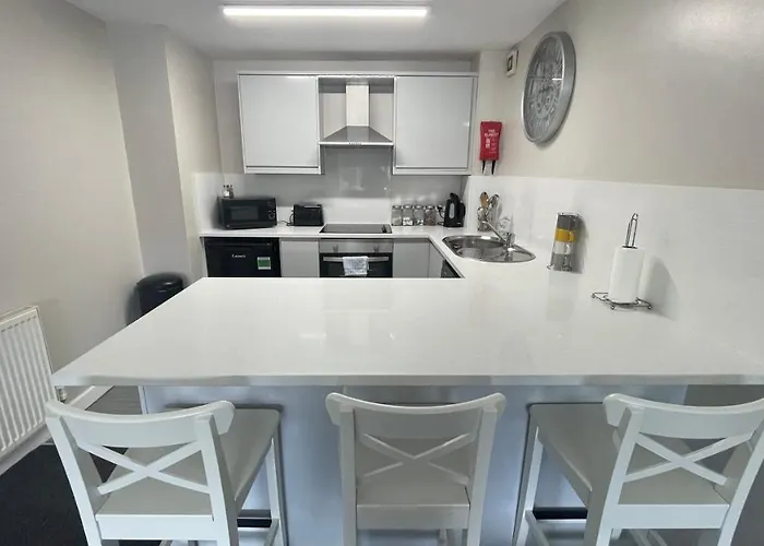 Hosted By Ryan - 2 Bedroom Apartment
